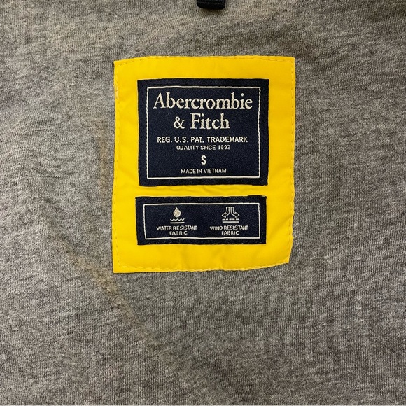 Yellow Puffer Jacket, Abercrombie & Fitch. Size S - Picture 6 of 13